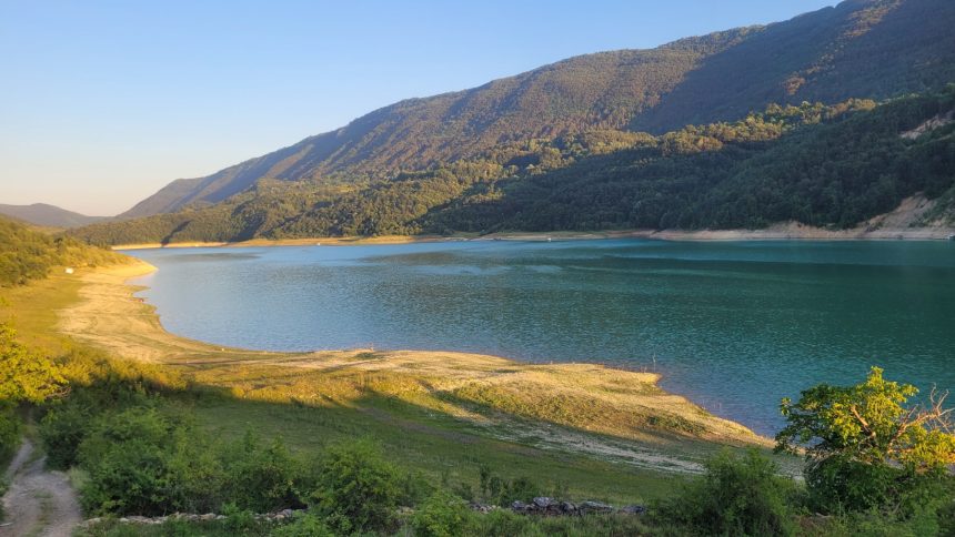 Zavoj jezero Lukanja