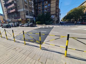 Parking servis ipak planski uklonio pešački i postavio ograde, saopštavaju iz preduzeća
